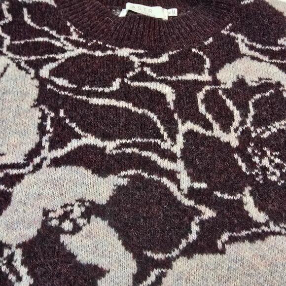 ASTR the Label Saira Floral Sweater - Picture 9 of 10